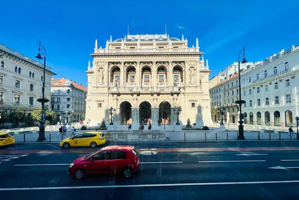 Opera With Three Bedroom W Ac Apartmán Budapest