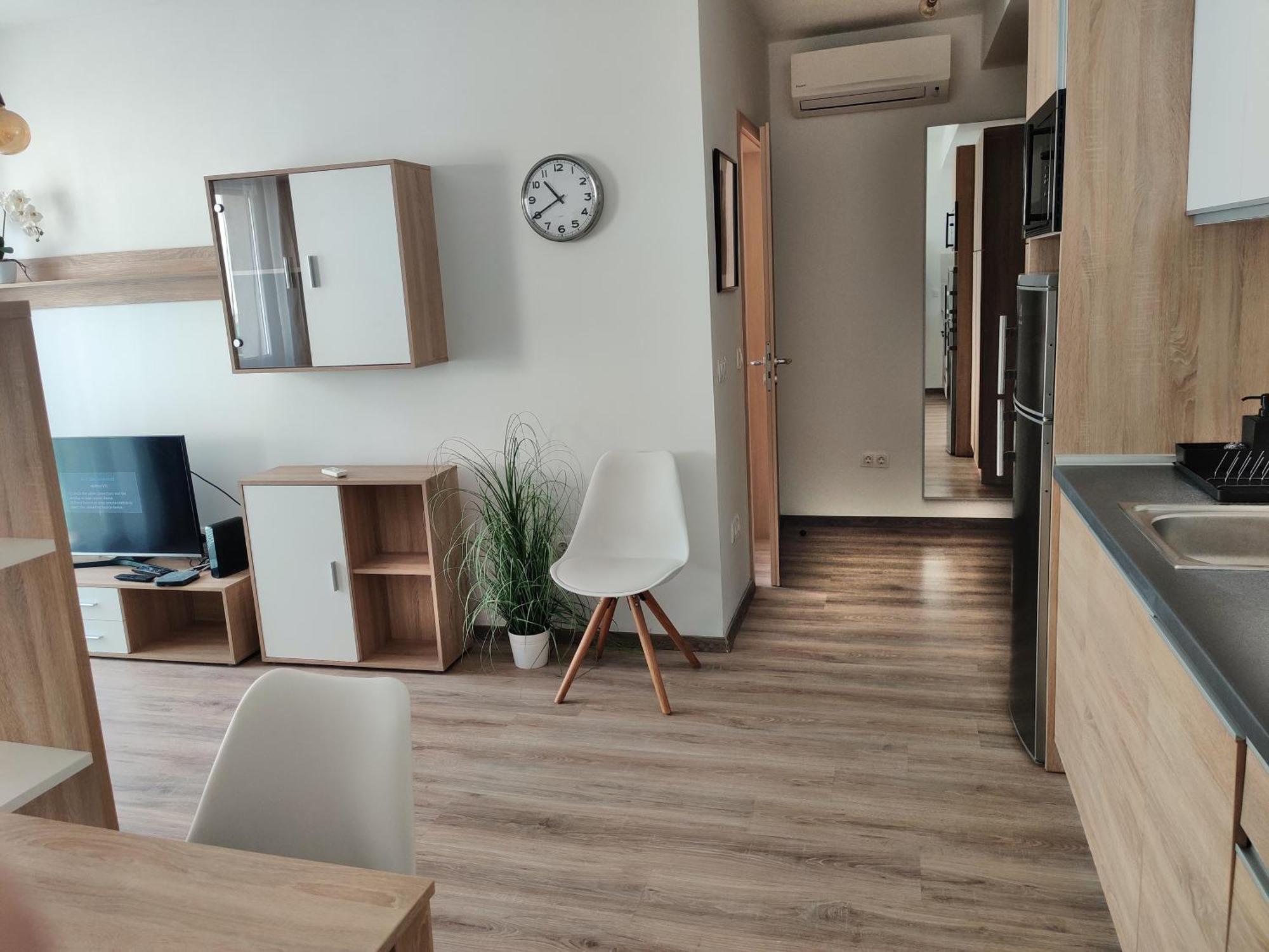 Appartement Corvin Black Bird *