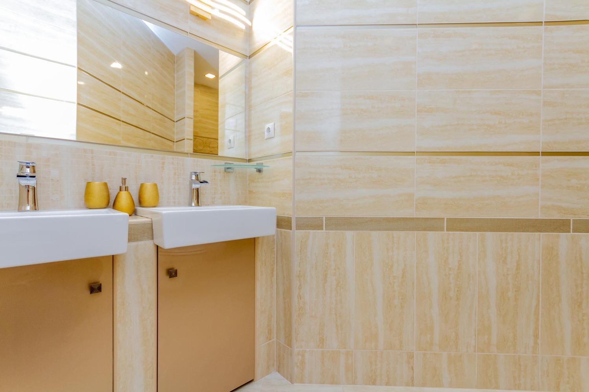 Luxury With Balcony And Sauna