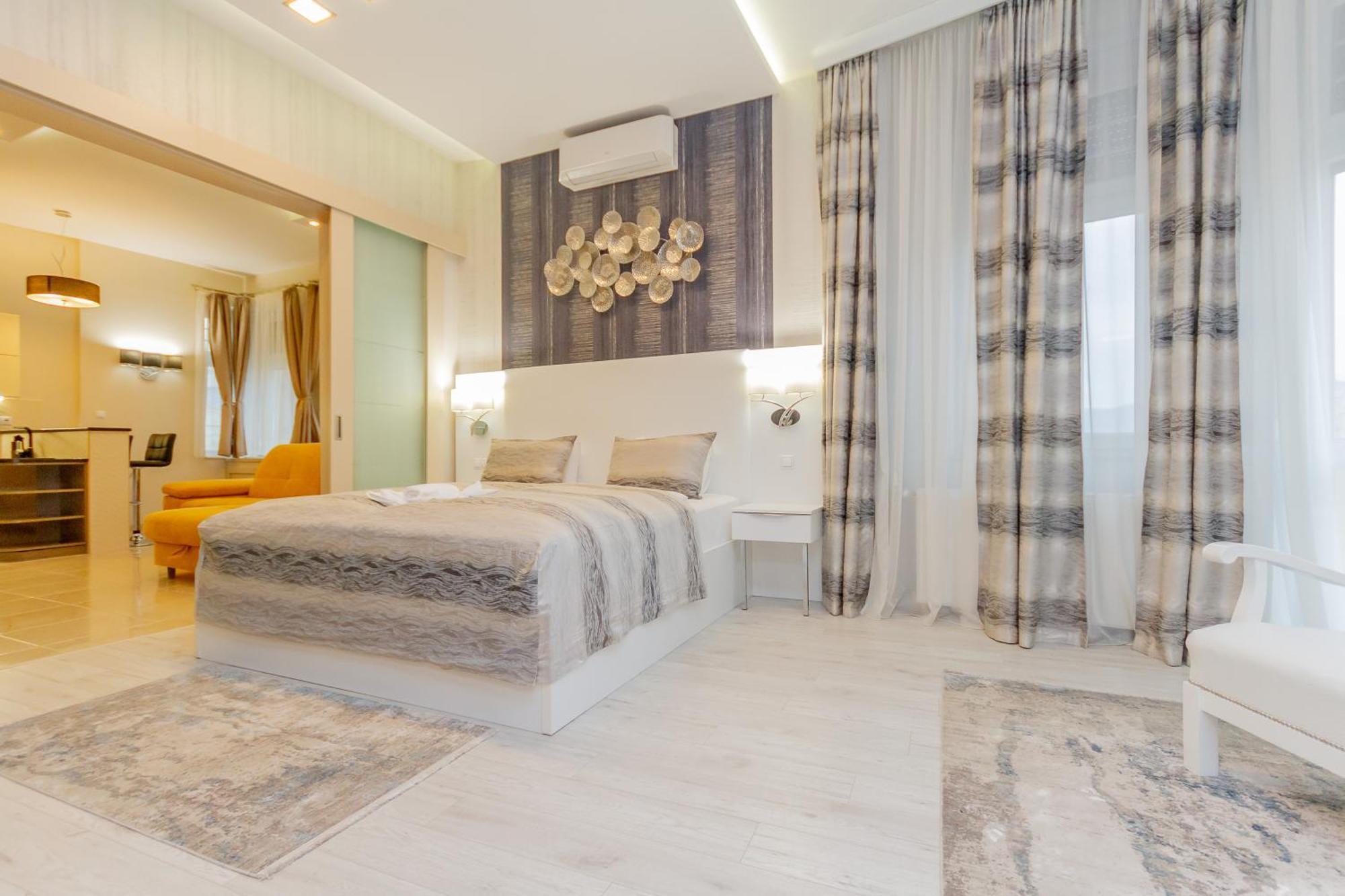 Luxury With Balcony And Sauna Apartament
