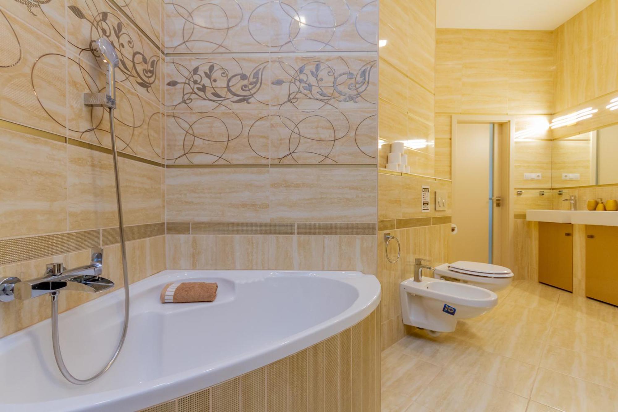Luxury With Balcony And Sauna