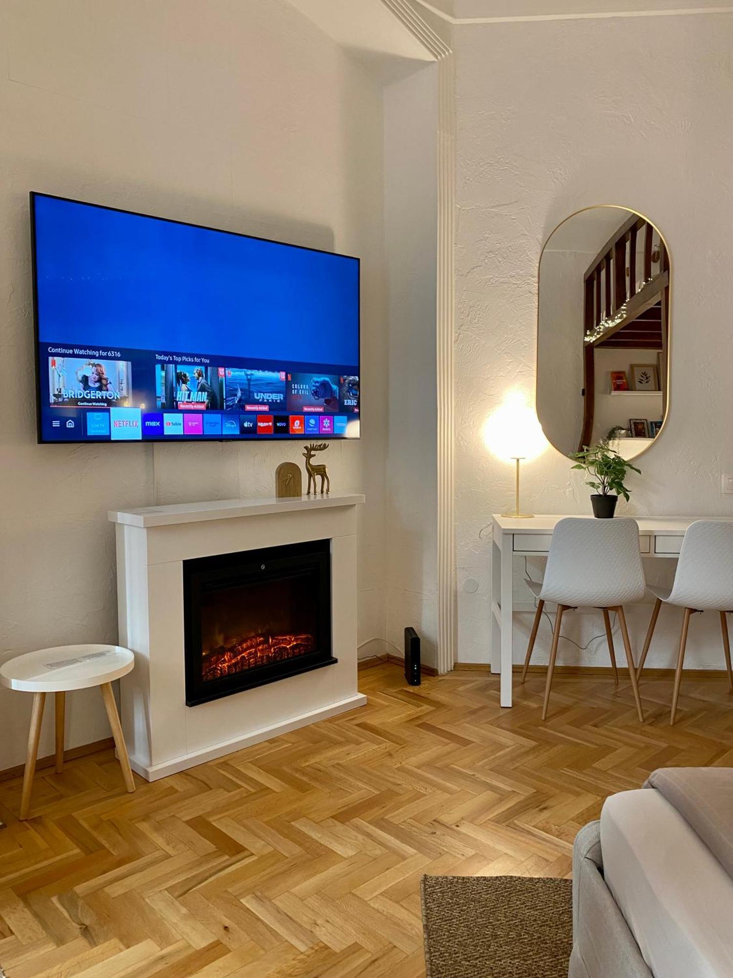 Romantic Centre Flat - Alexandra Apartment