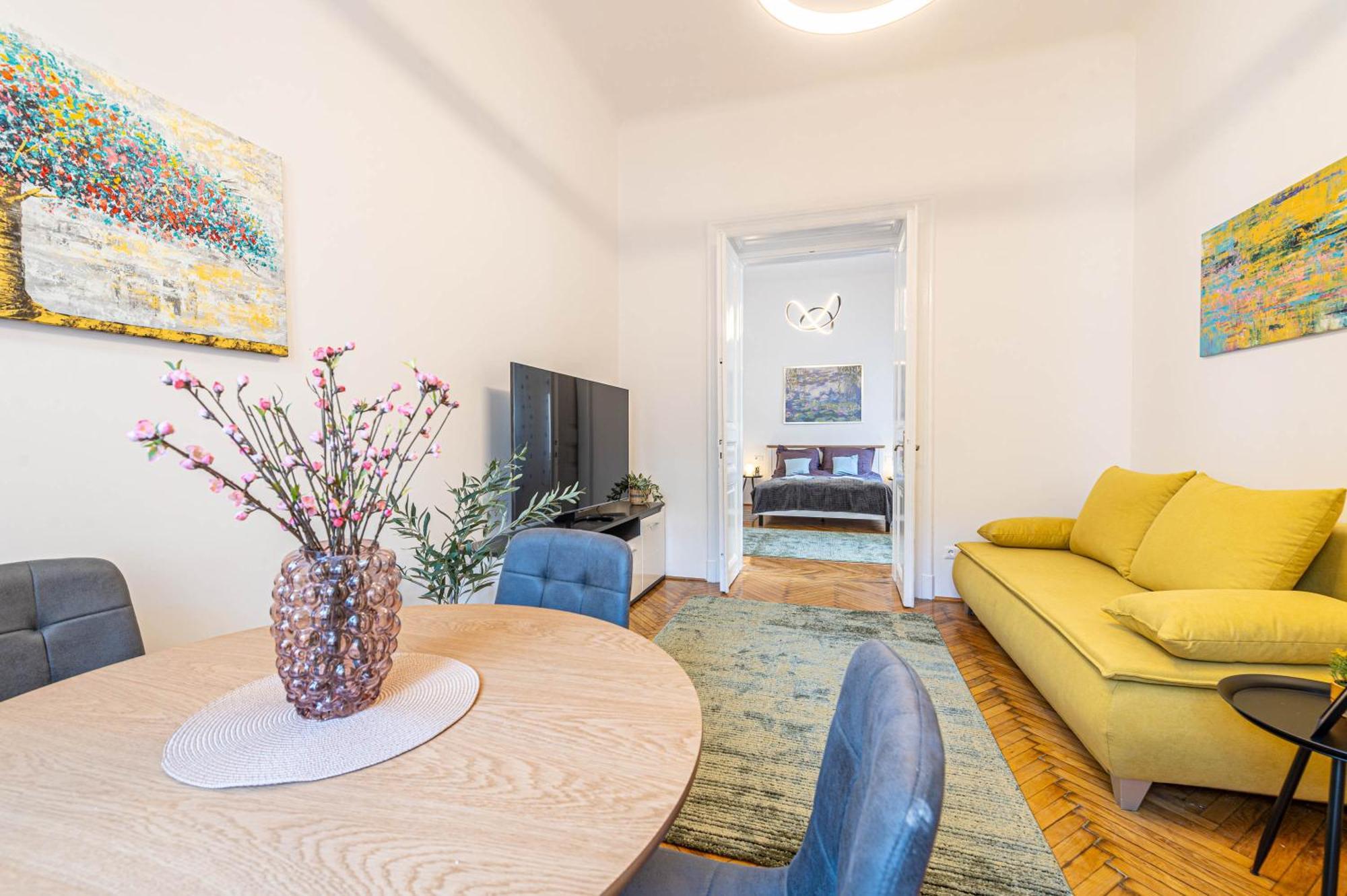 Apartman Above The Theater Budapest