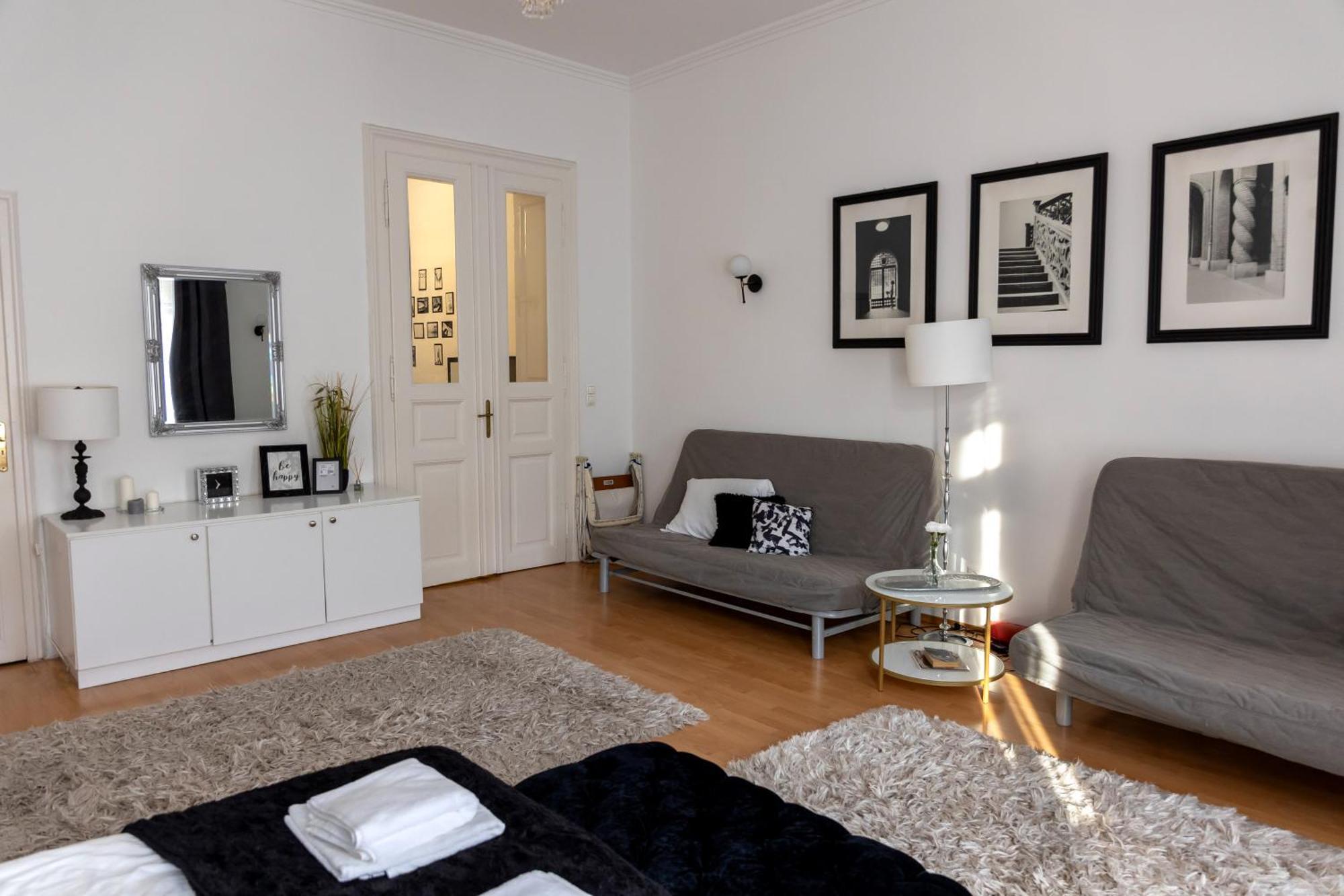 Elizabeth Boulevard Apartment *