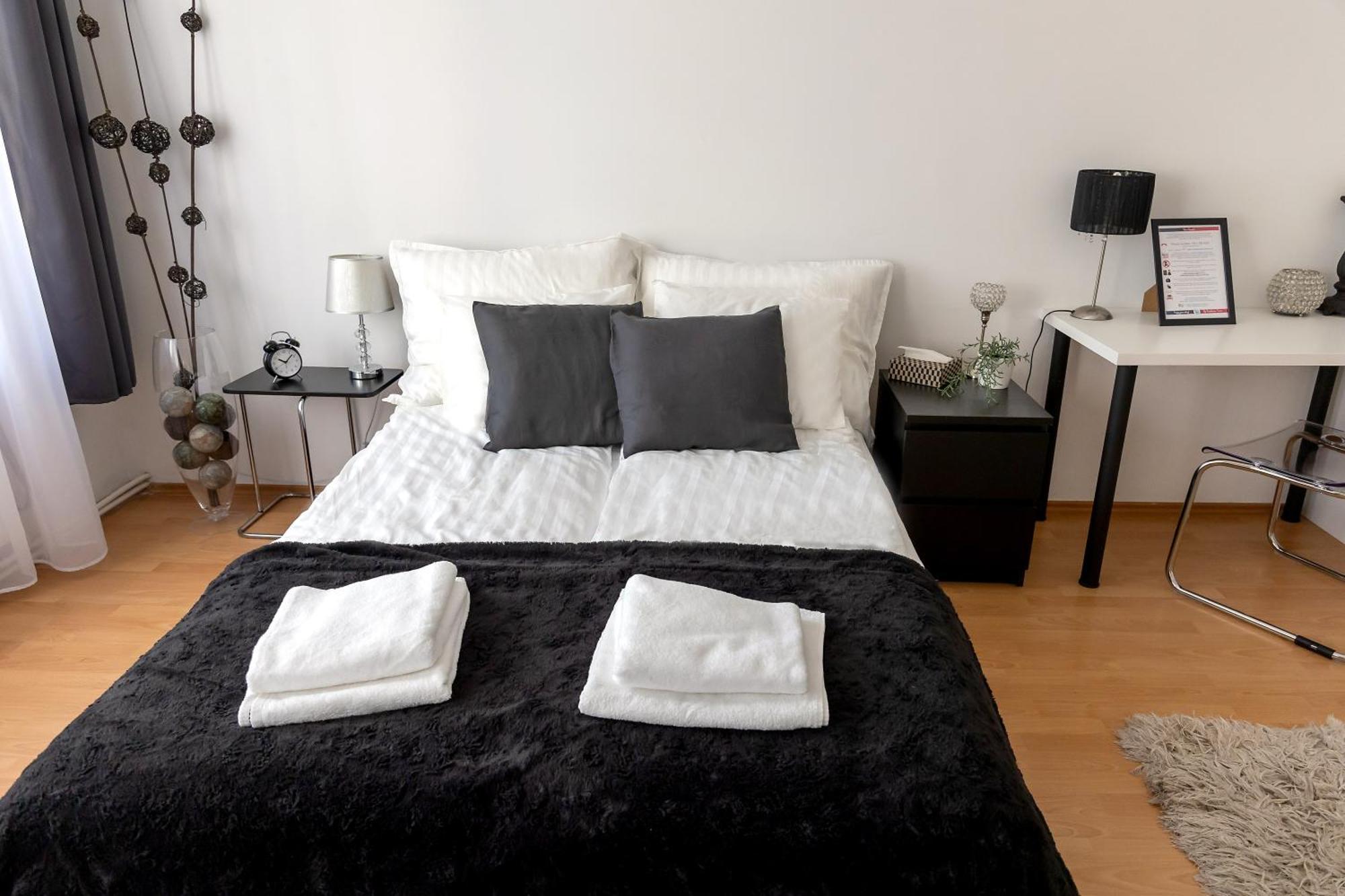 Elizabeth Boulevard Apartment *