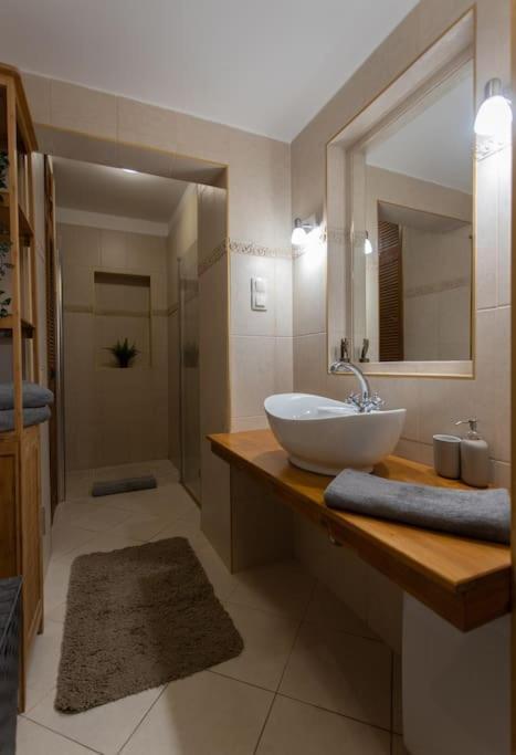 Quiet And Stylish City Park Flat Apartment