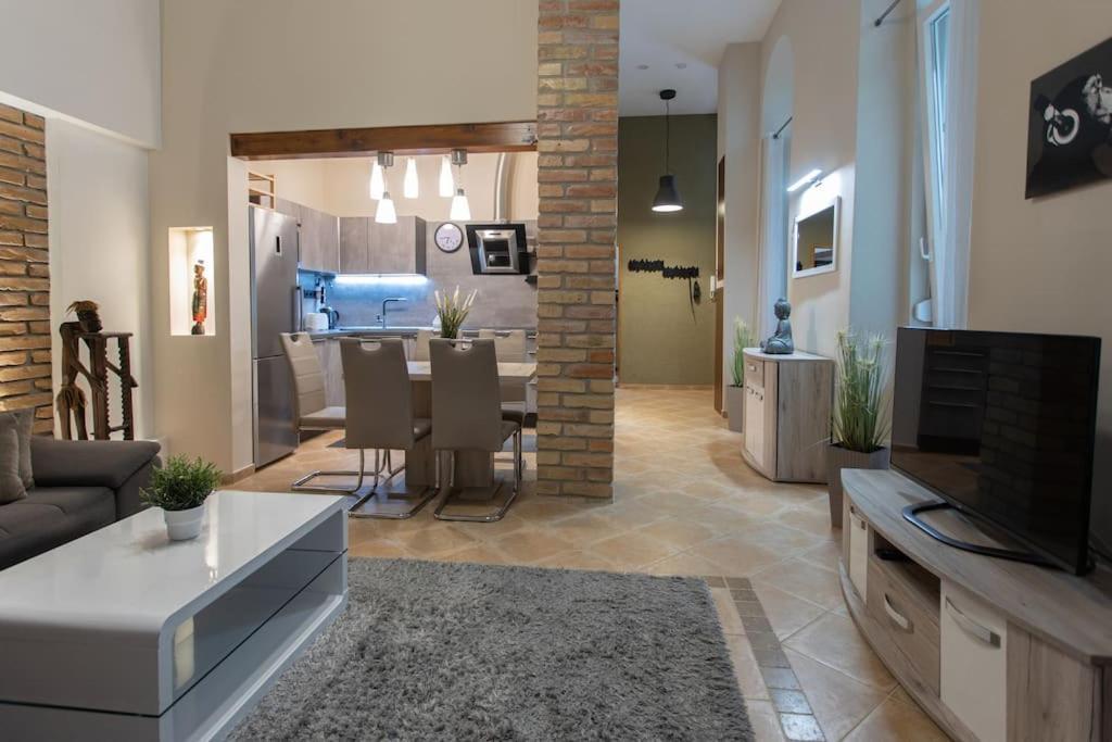 Apartment Quiet And Stylish City Park Flat Budapest