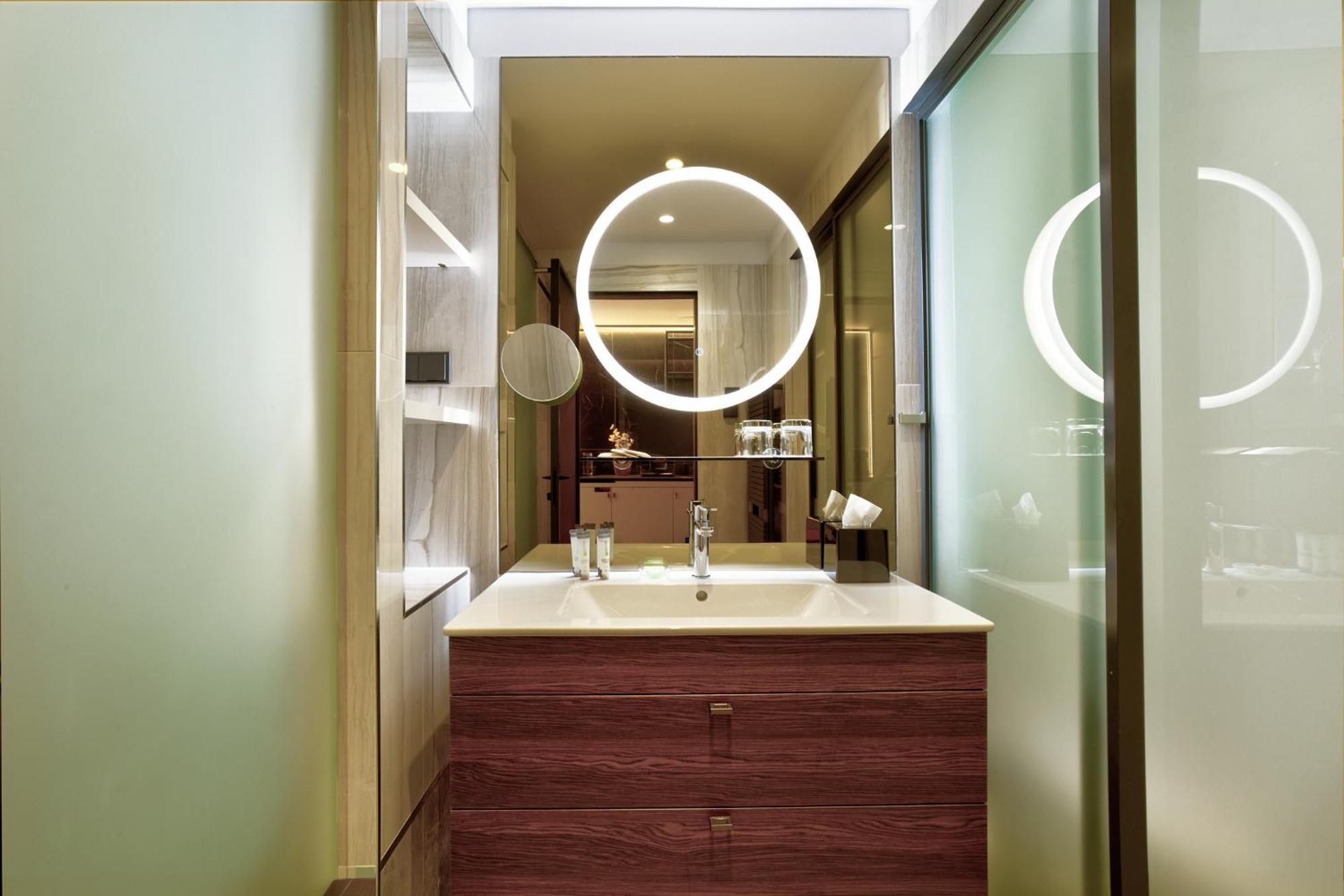 Apartahotel Emerald Downtown Luxury By Continental Group 2*