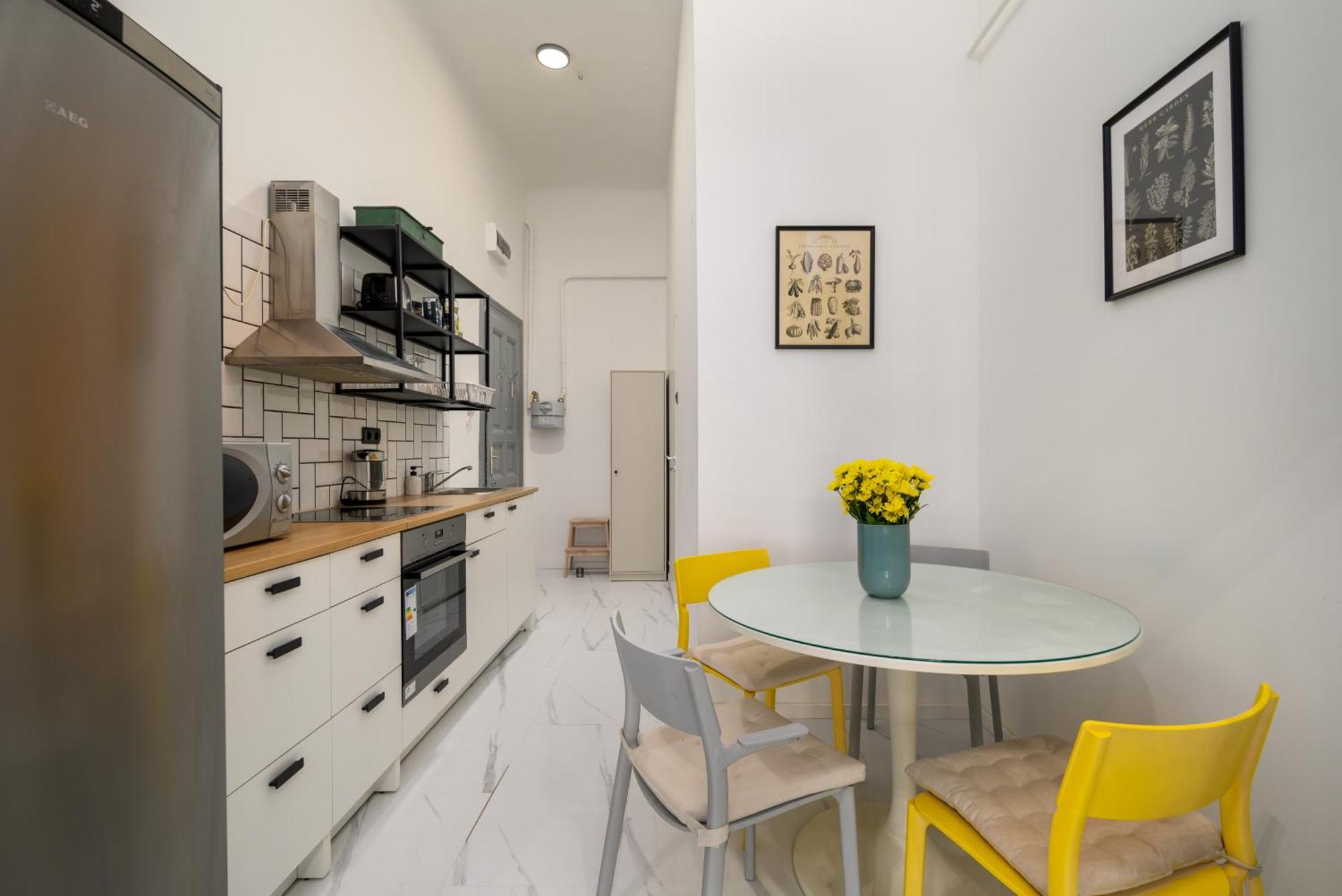 Downtown 2 Minutes From Opera House Apartment *
