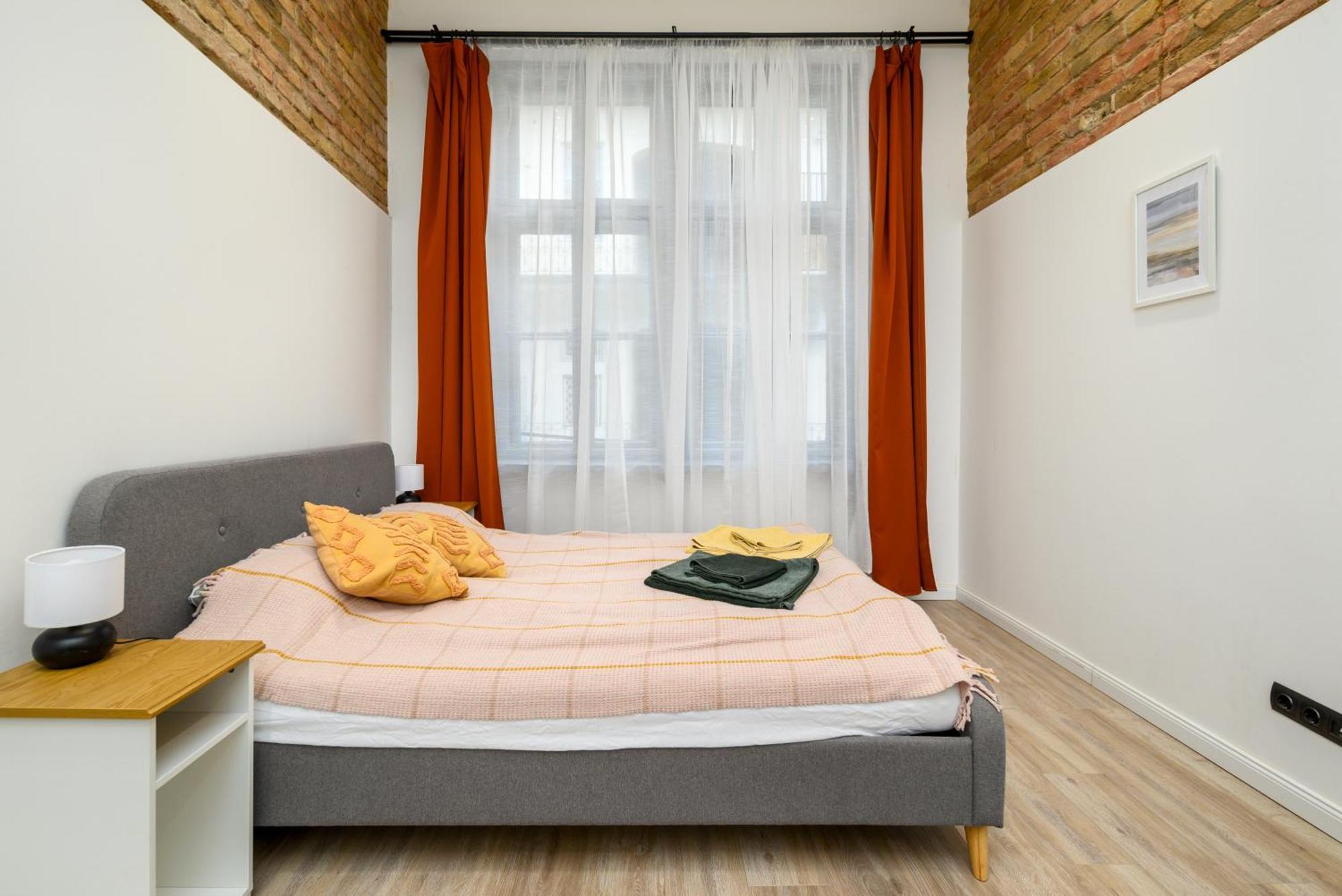 Downtown 2 Minutes From Opera House *