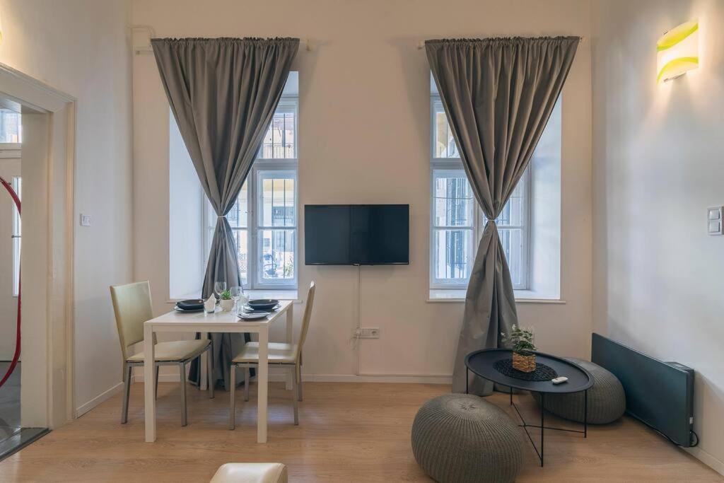 Appartement Huszonegy 1 - Center Location Ac