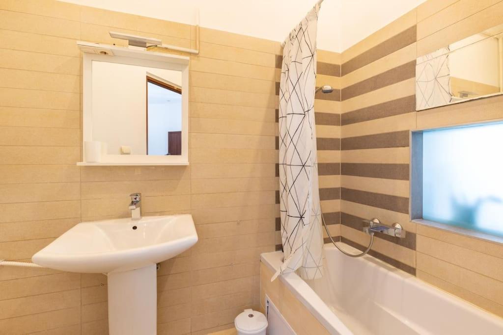 Elegant Downtown At Kiraly 39 * Budapest
