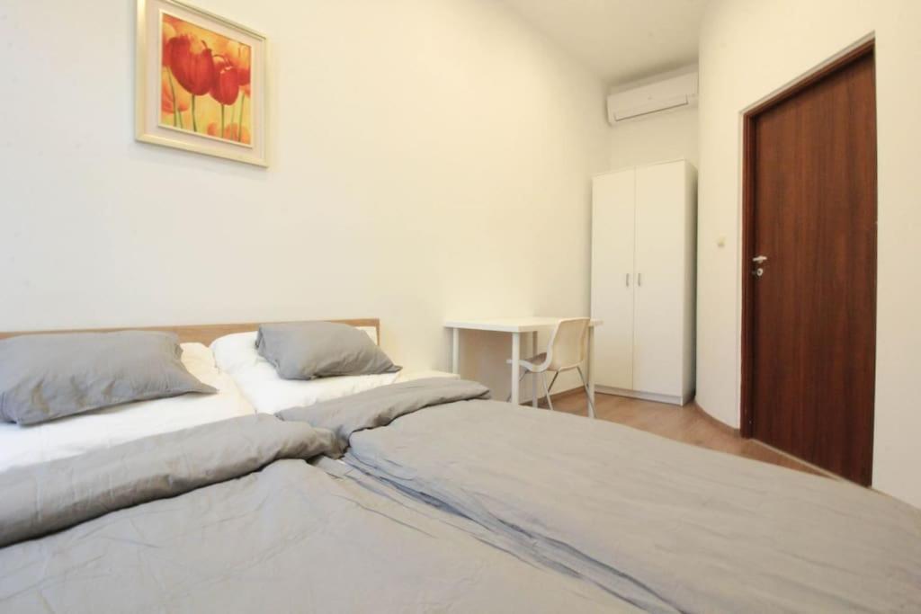 Elegant Downtown At Kiraly 39 Budapest