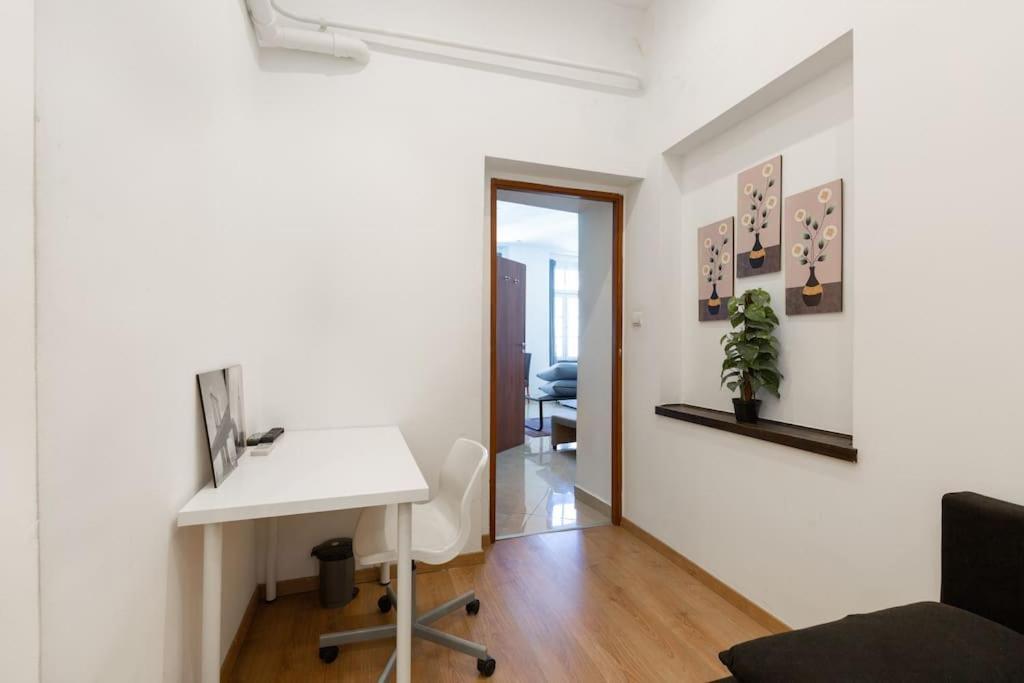 Elegant Downtown At Kiraly 39 *