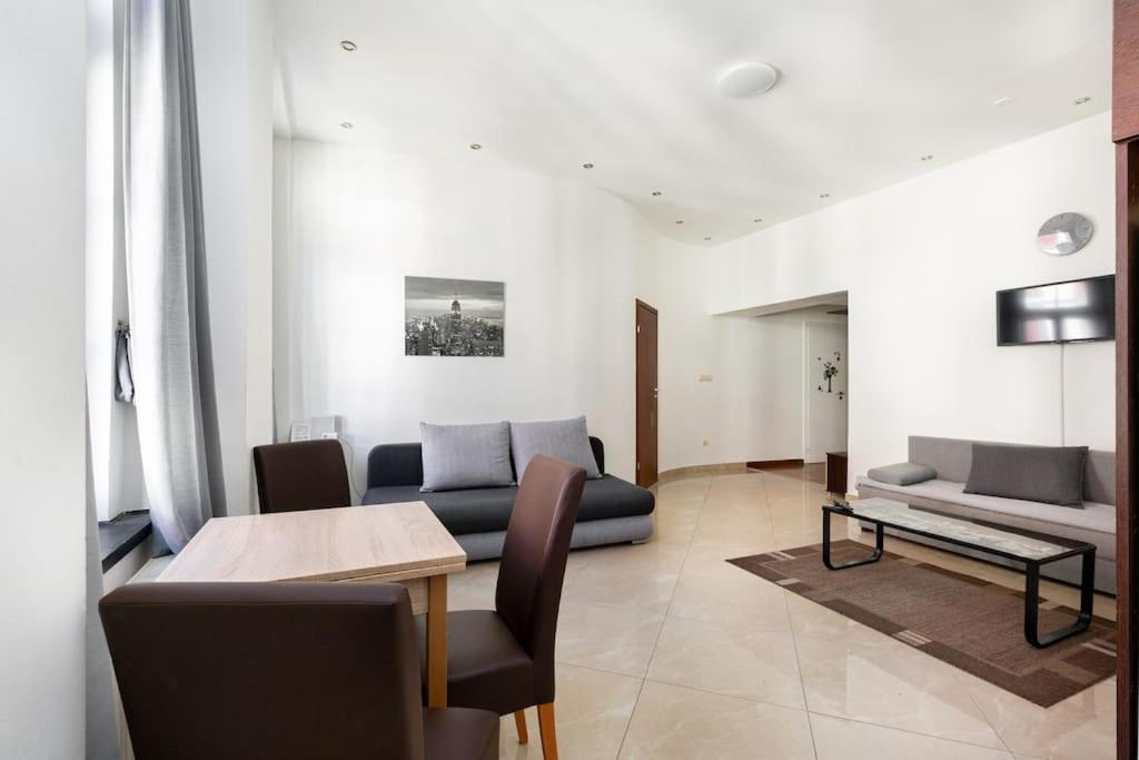 Elegant Downtown At Kiraly 39