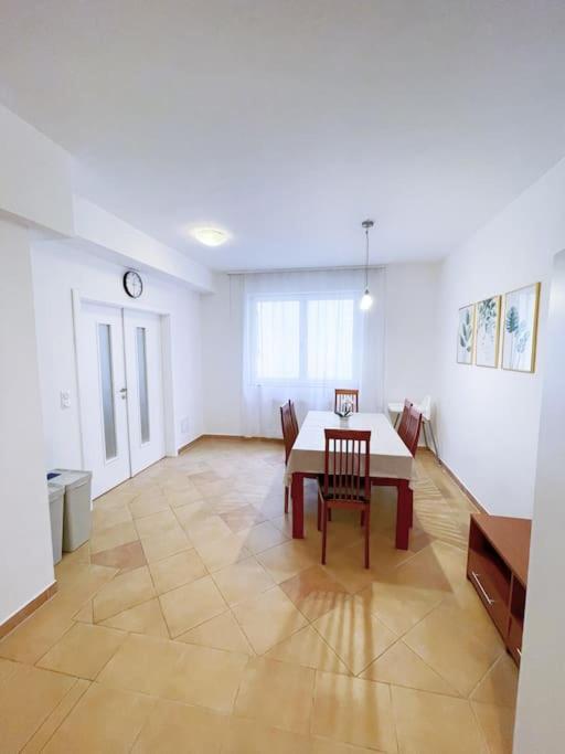 Comfort -2bedroom,central,balcony,elevator,ac Appartamento *