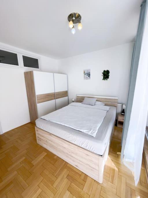 Comfort -2bedroom,central,balcony,elevator,ac Appartamento *