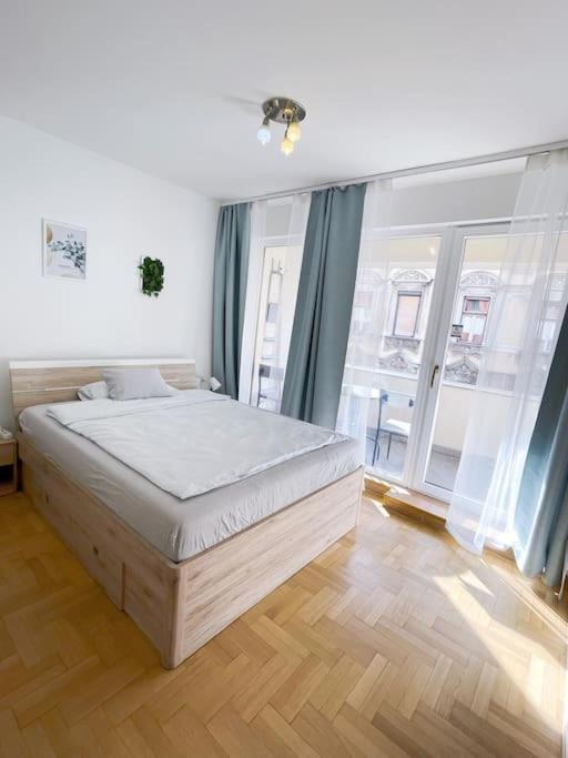 Comfort -2bedroom,central,balcony,elevator,ac Appartamento
