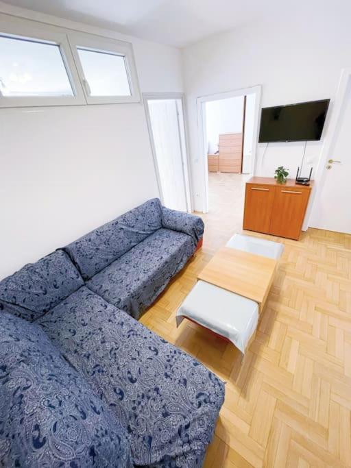 Comfort -2bedroom,central,balcony,elevator,ac Appartamento