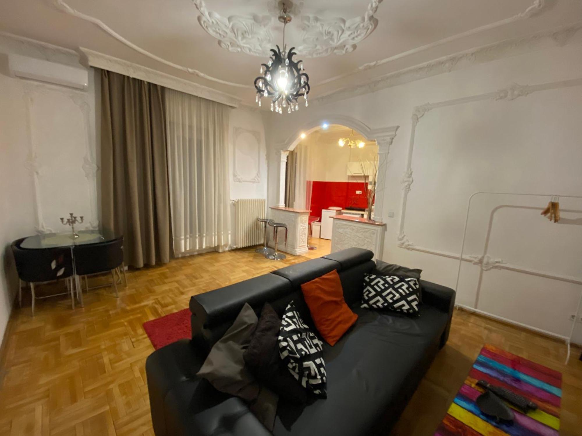 & And Center Budapest