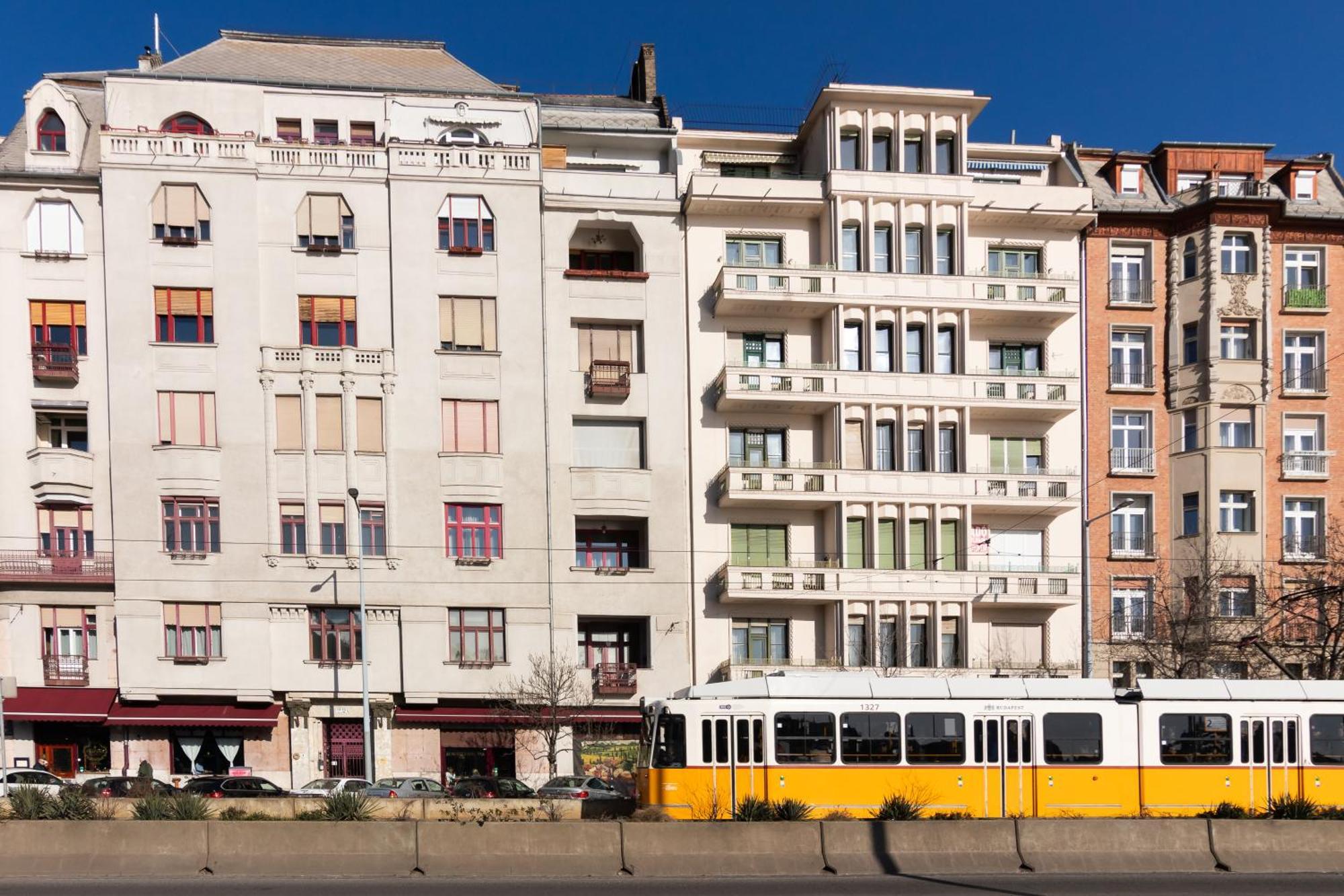 Orange Pearl 3 Next To Danube