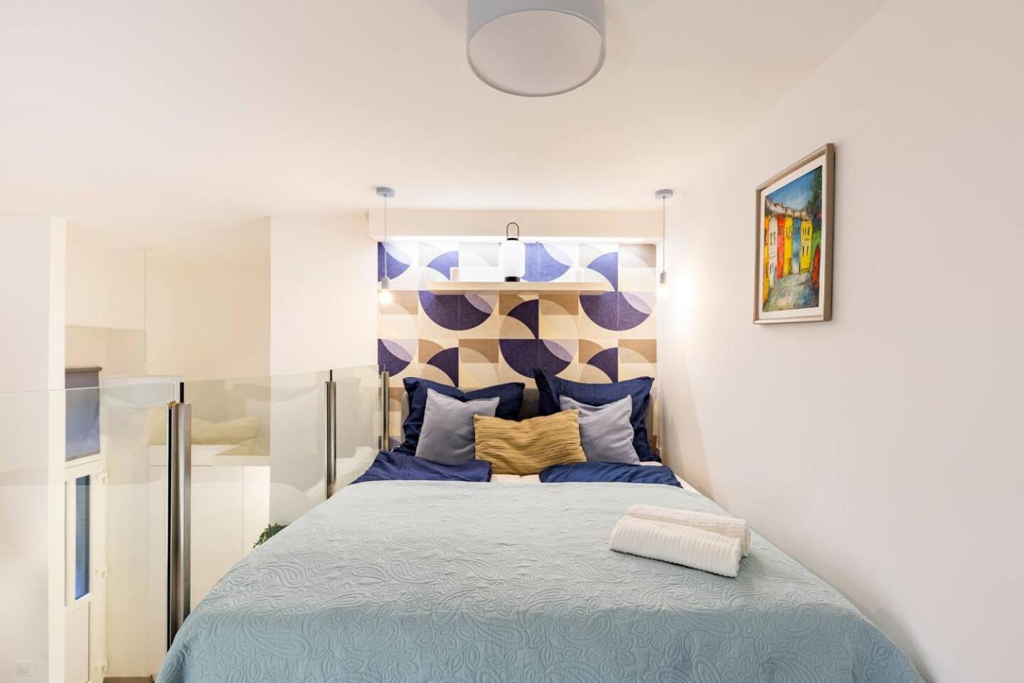 New! Location Flat By The Synagogue