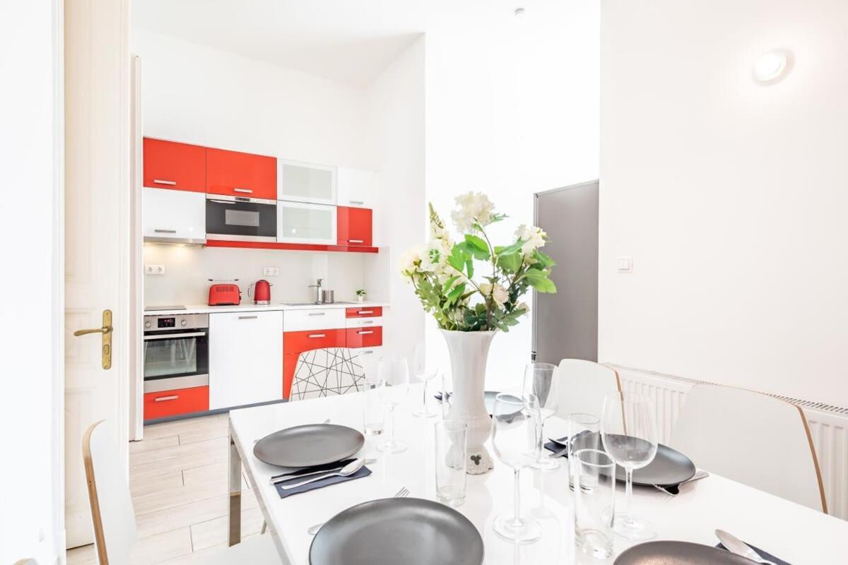 Bright & Large At Location Appartement