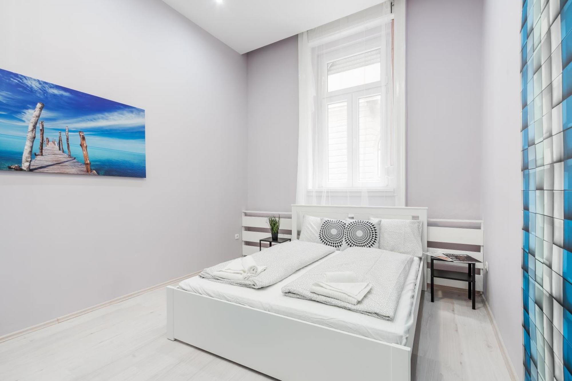 Cozy 2 Bedroom 2 Bathroom In The Centre *