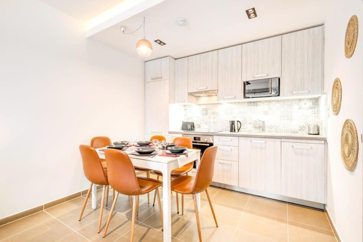 - New - With Sunny Balcony Appartement