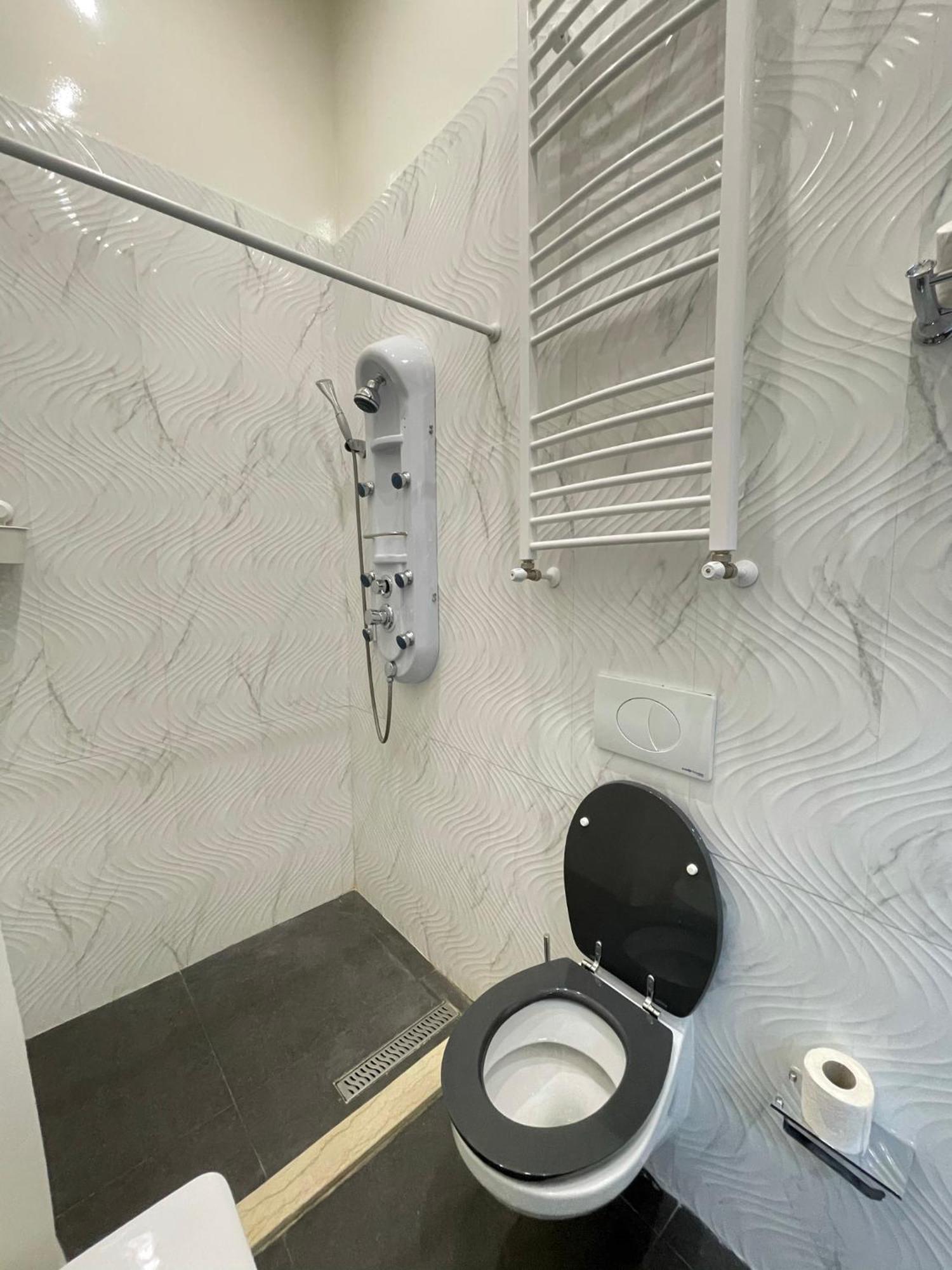 Appartamento Sapphire - 5 Rooms, 2 Bathrooms Budapest