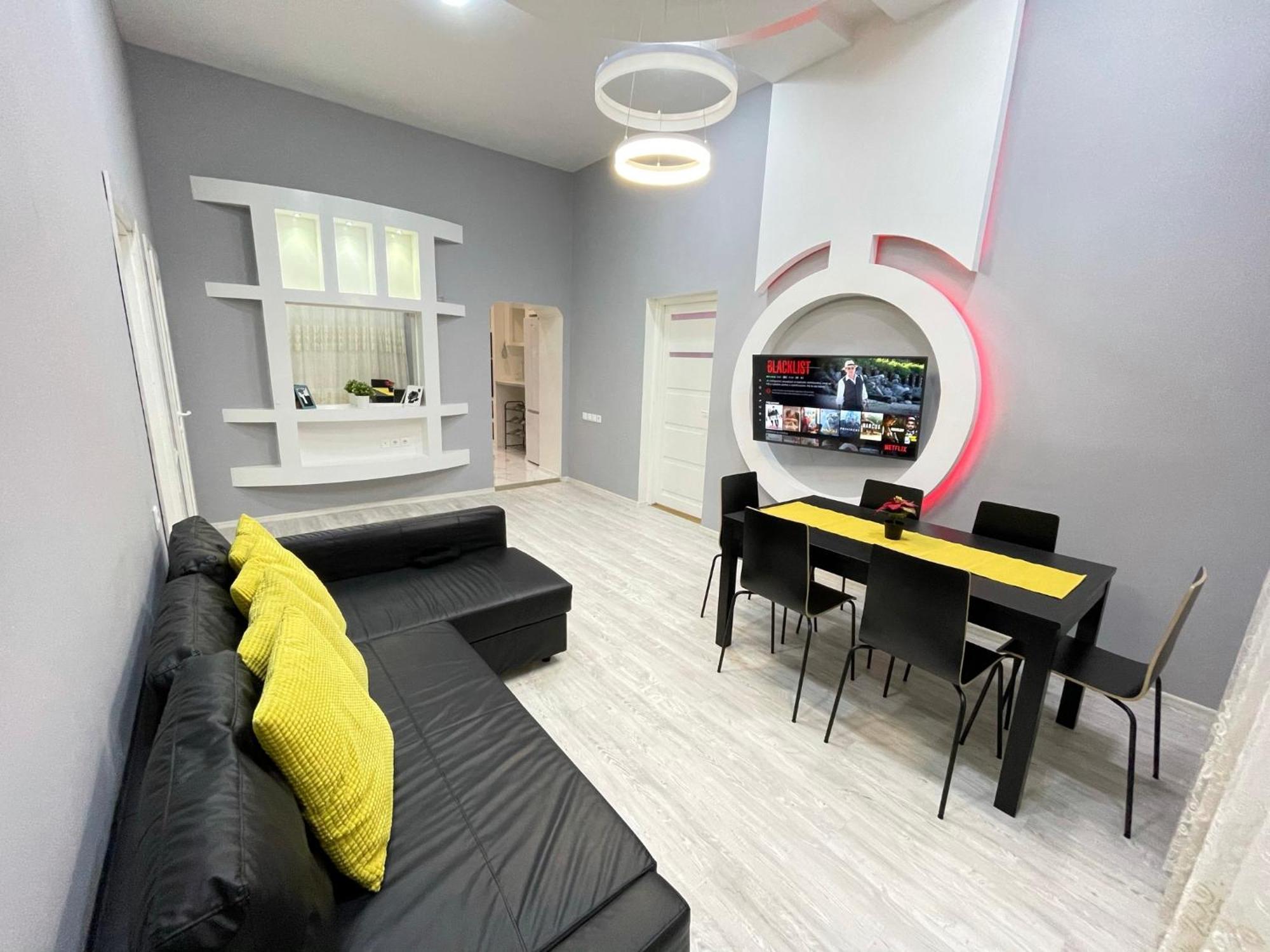 Sapphire - 5 Rooms, 2 Bathrooms Appartamento Budapest