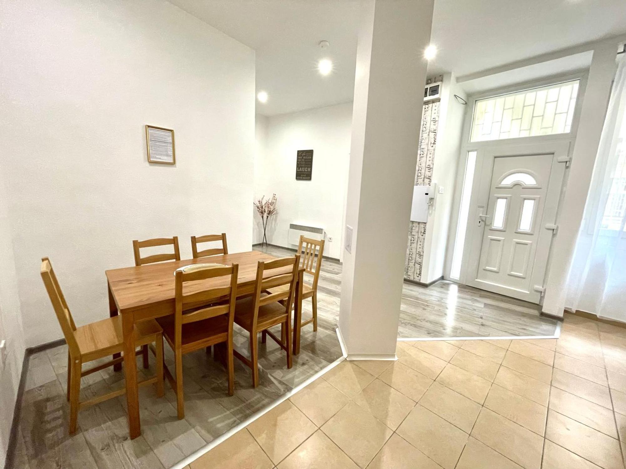 Relax With 2 Bedroom, 2 Bathroom For 6 People In The Centre Free Coffee Lägenhet