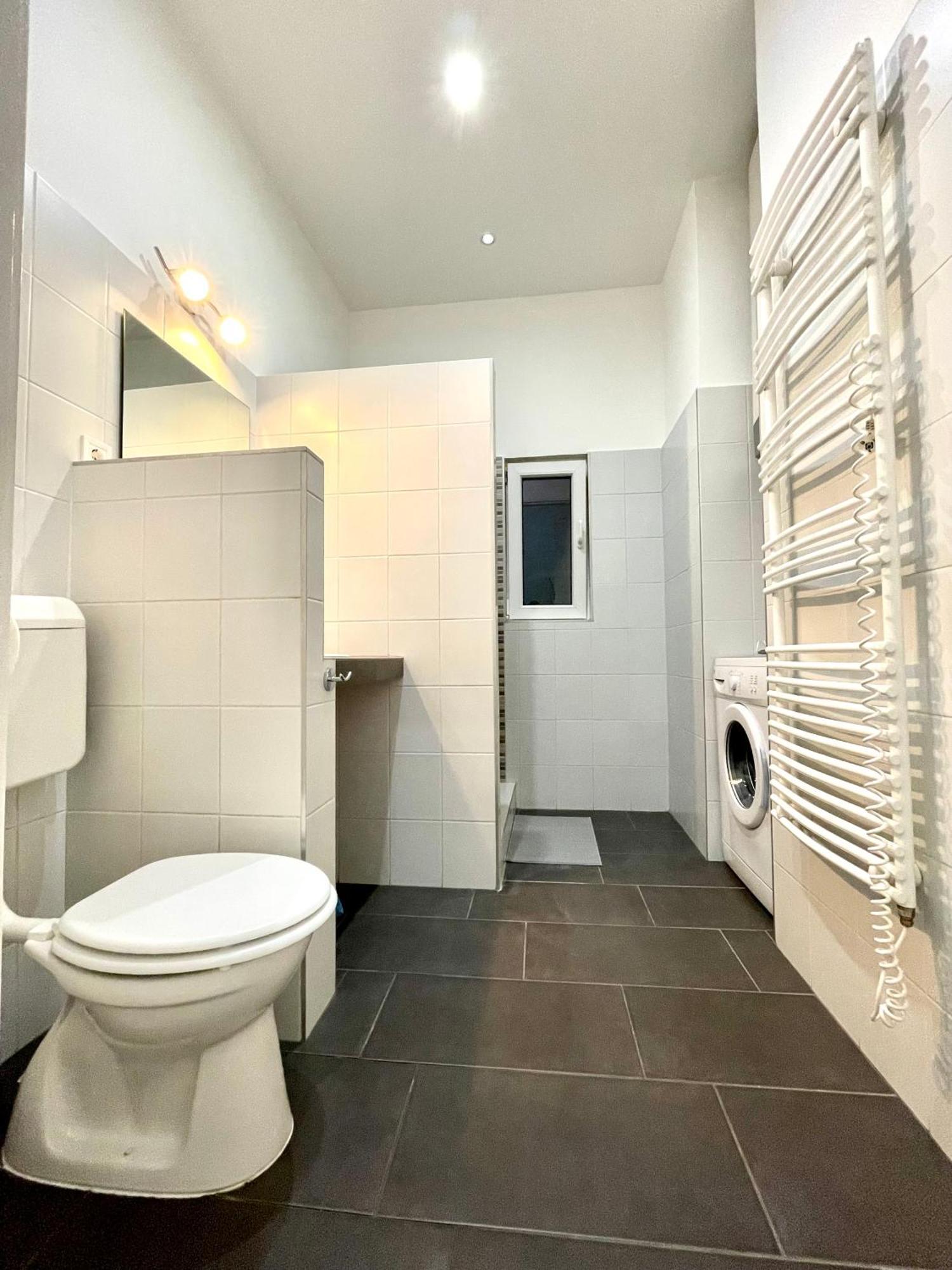 Lägenhet Relax With 2 Bedroom, 2 Bathroom For 6 People In The Centre Free Coffee