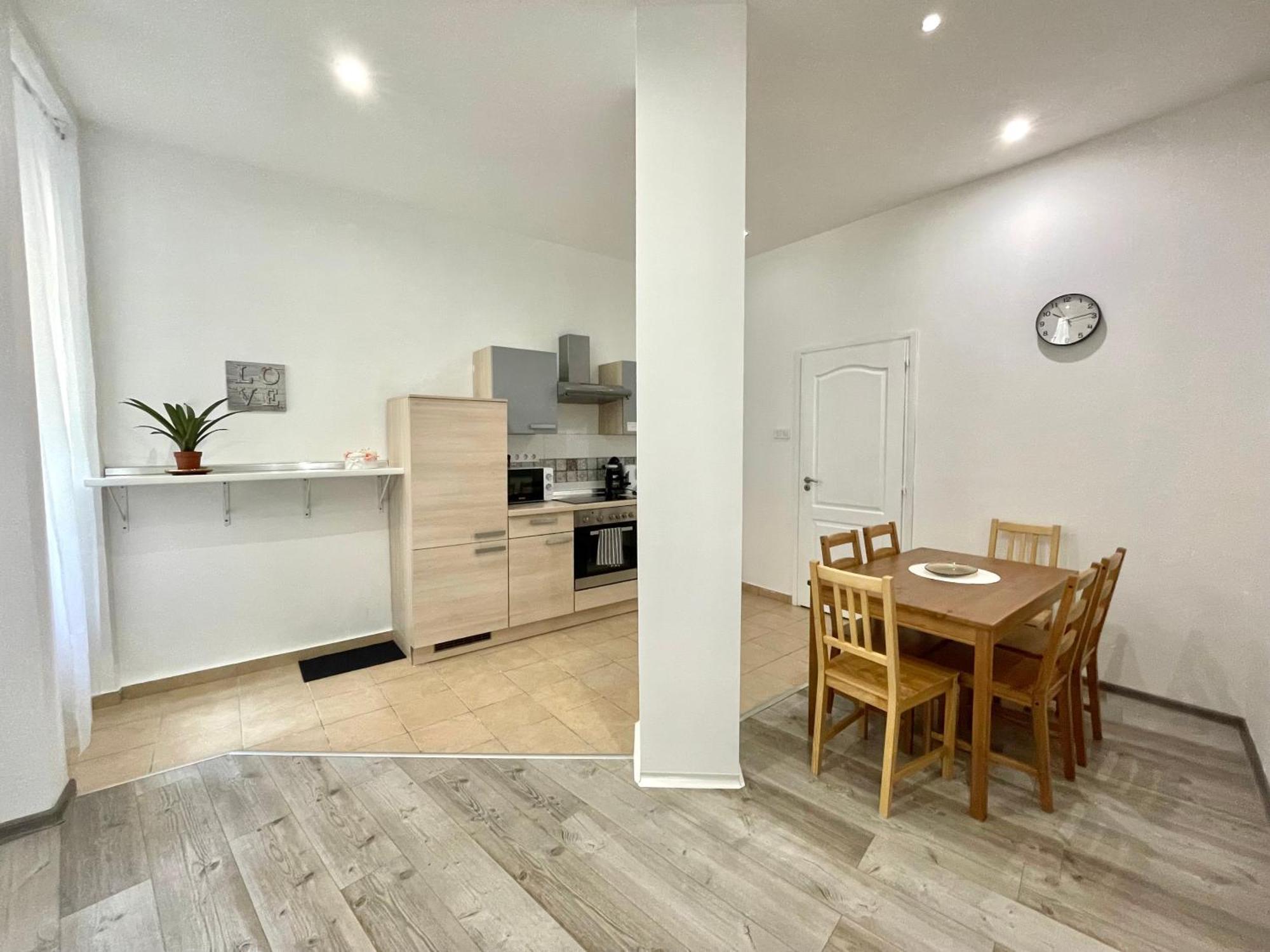 Lägenhet Relax With 2 Bedroom, 2 Bathroom For 6 People In The Centre Free Coffee