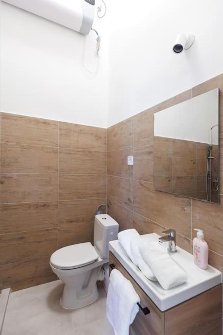 Chic 2 Bedrooms Apartmán *