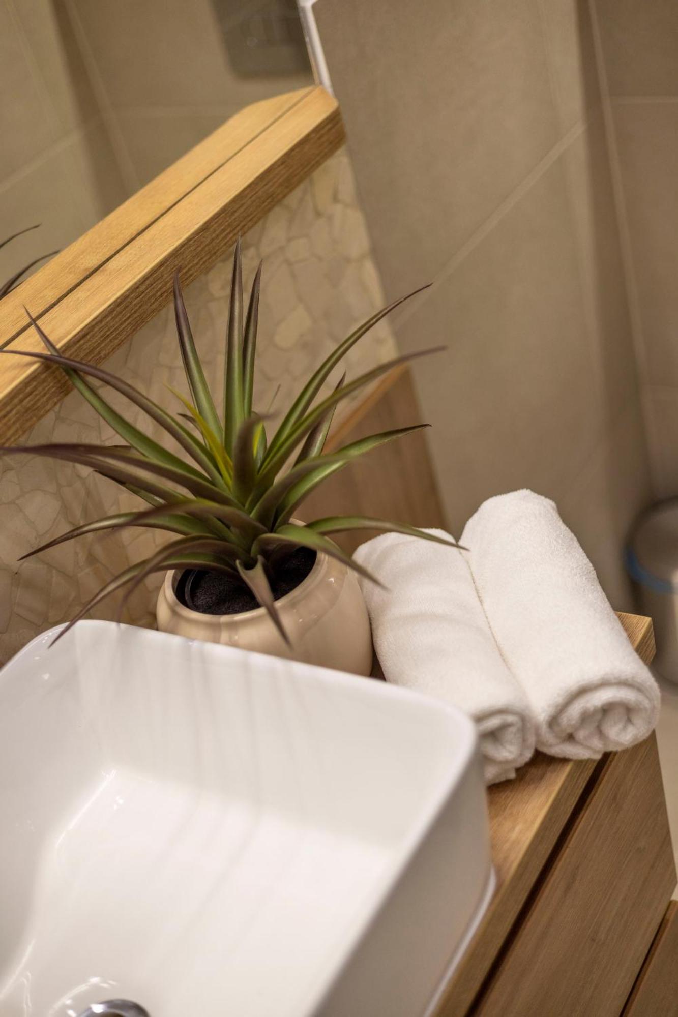 Exclusive N' Spacious Elizabeth Apartament *