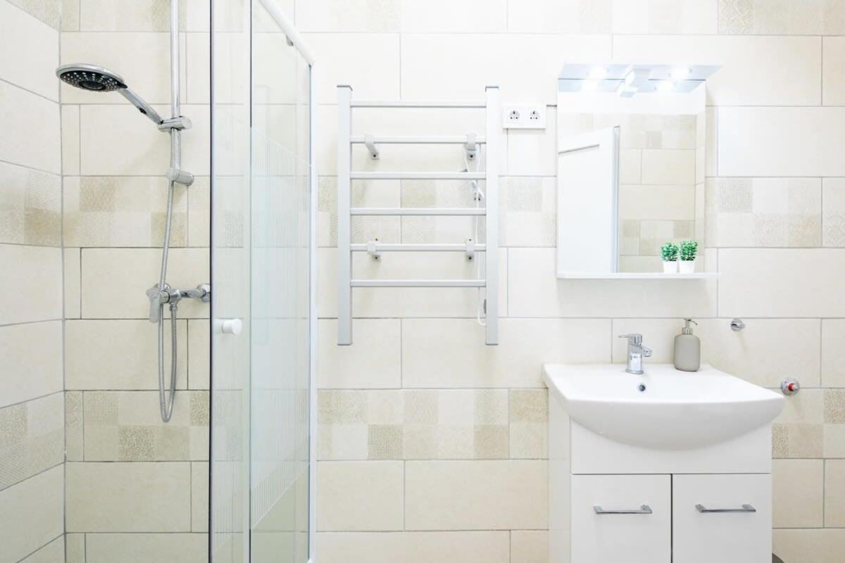 - New - Comfy Ac Apartment Budapest