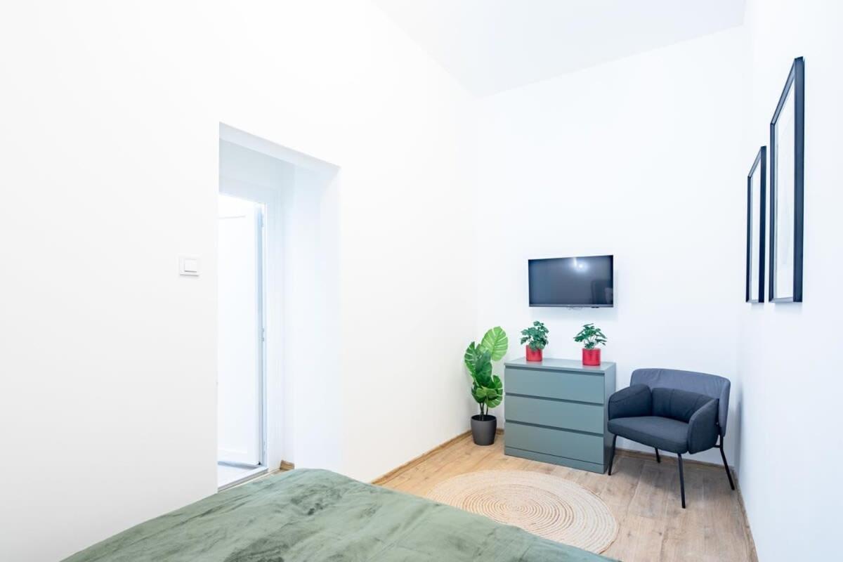 Apartment - New - Comfy Ac