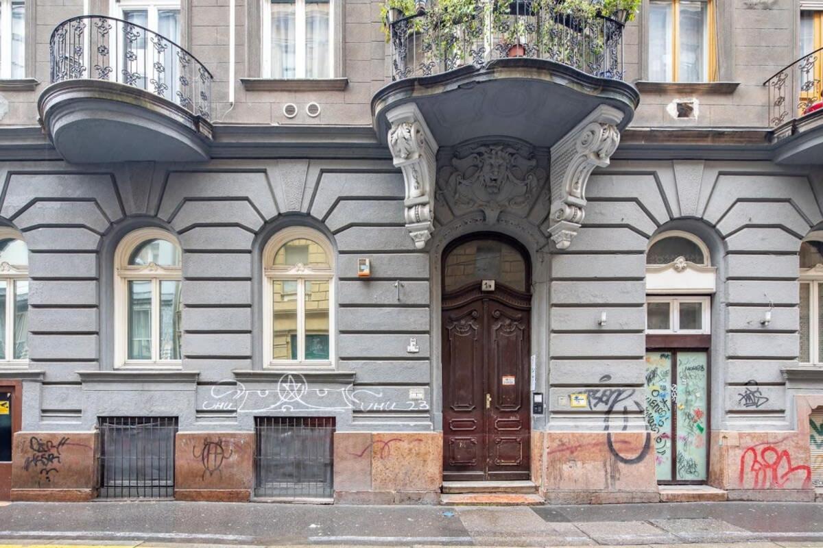 - New - Comfy Ac Budapest