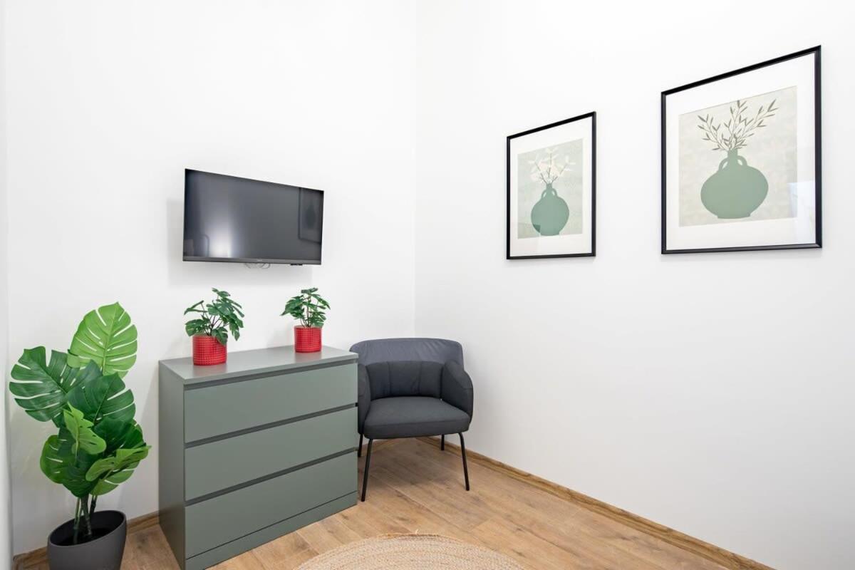 Apartment - New - Comfy Ac