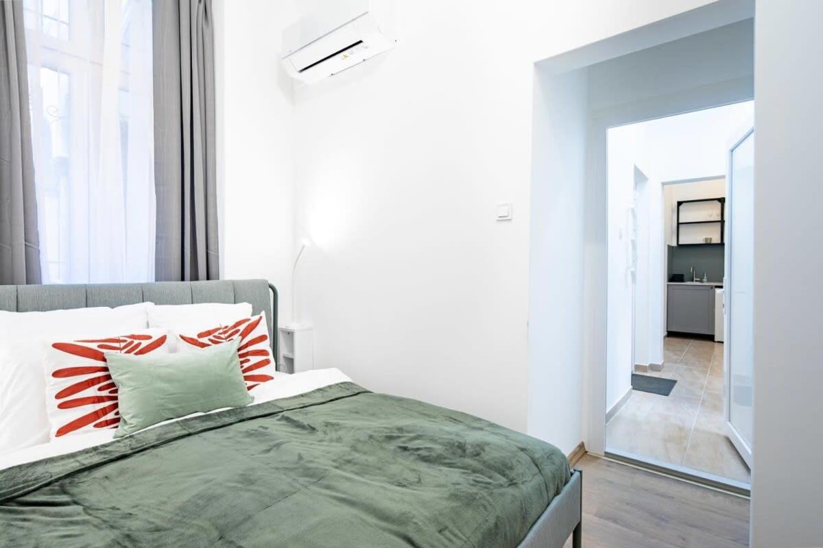 - New - Comfy Ac Budapest