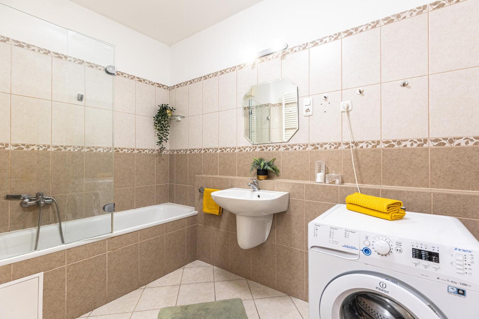 Gozsdu White Raven 305 Appartement *