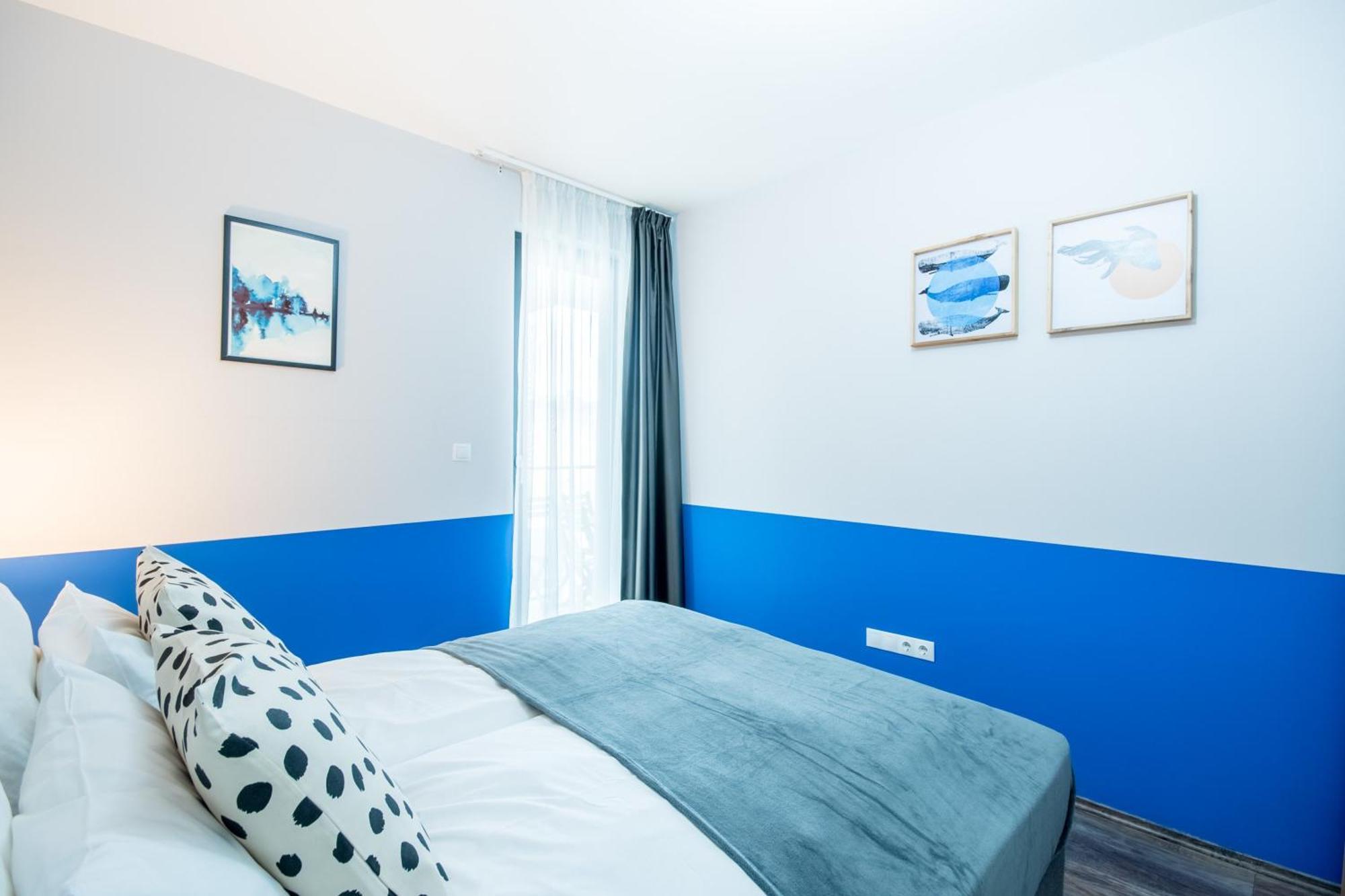 Very - Free Parking - Balcony Apartment *