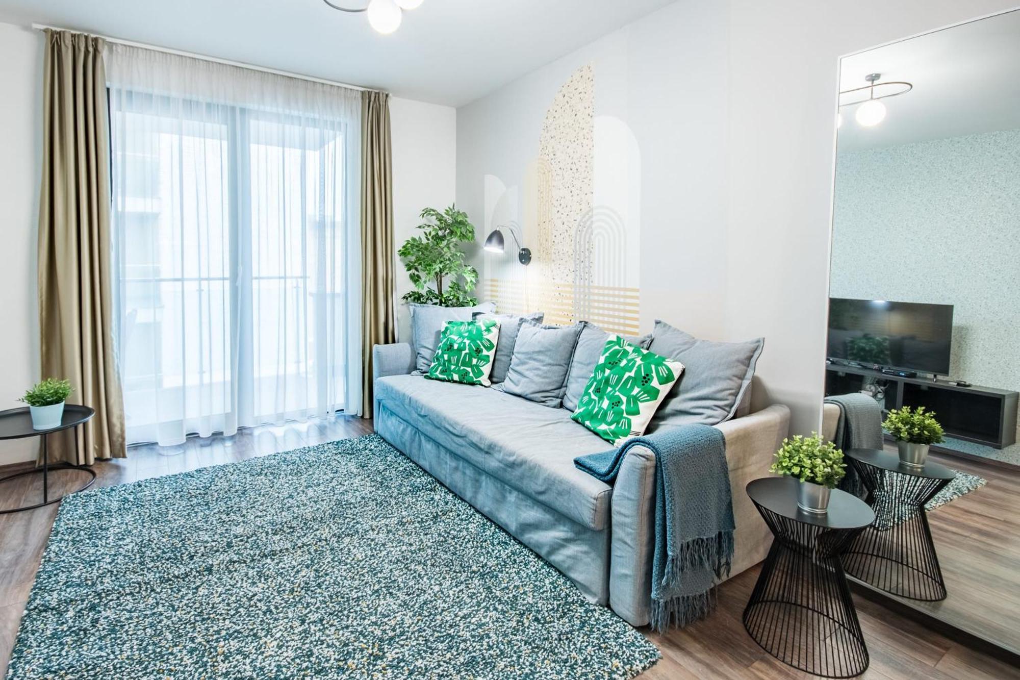 Very - Free Parking - Balcony Apartment