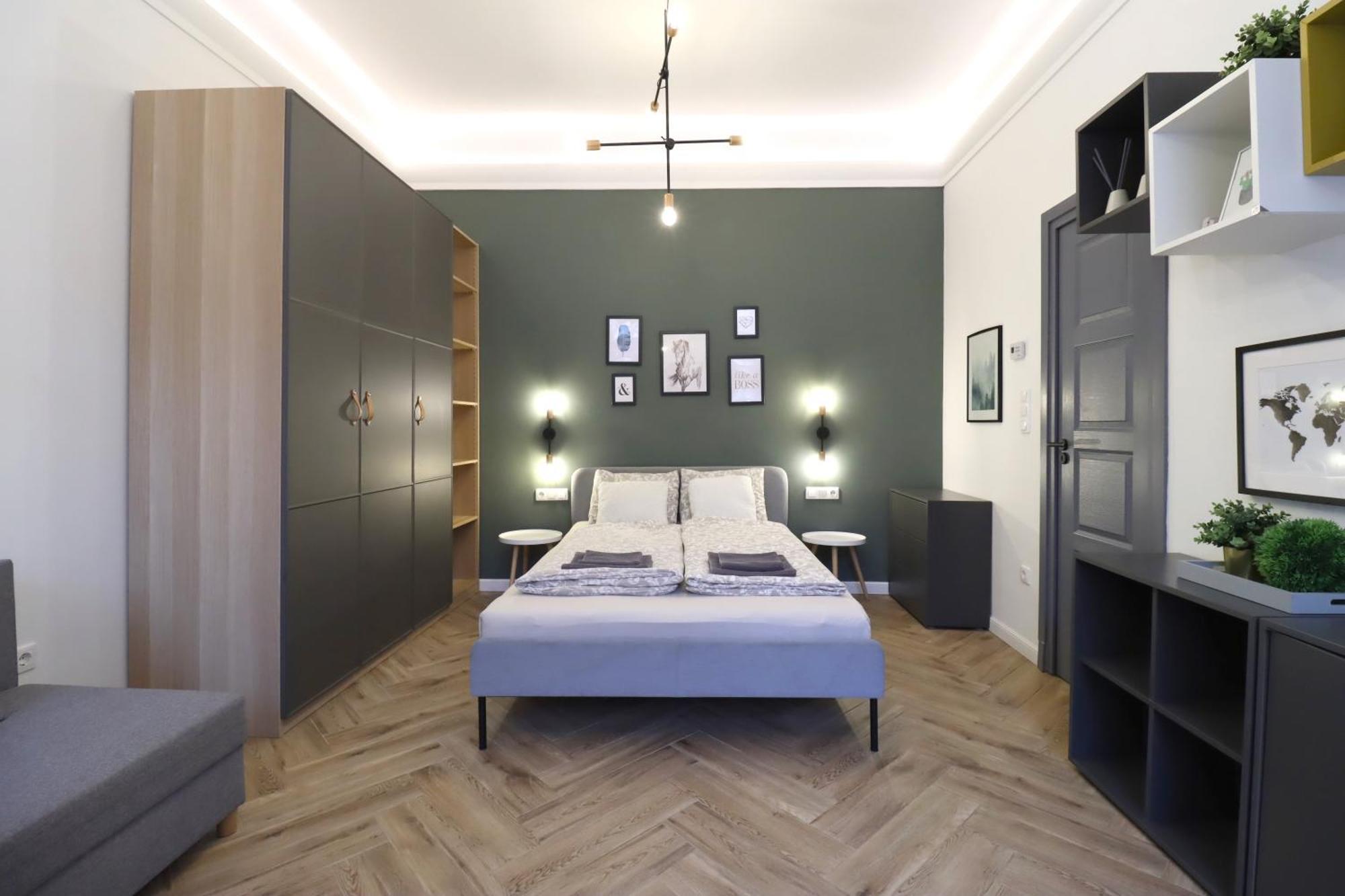 Nyugati Near Train Station Apartment *