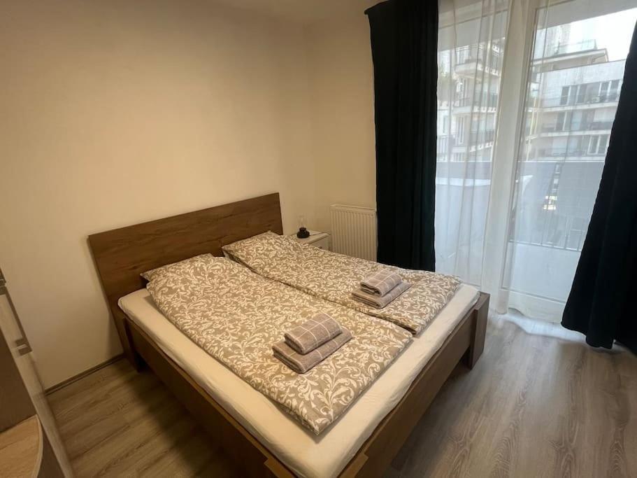 Modern With Garage Apartman