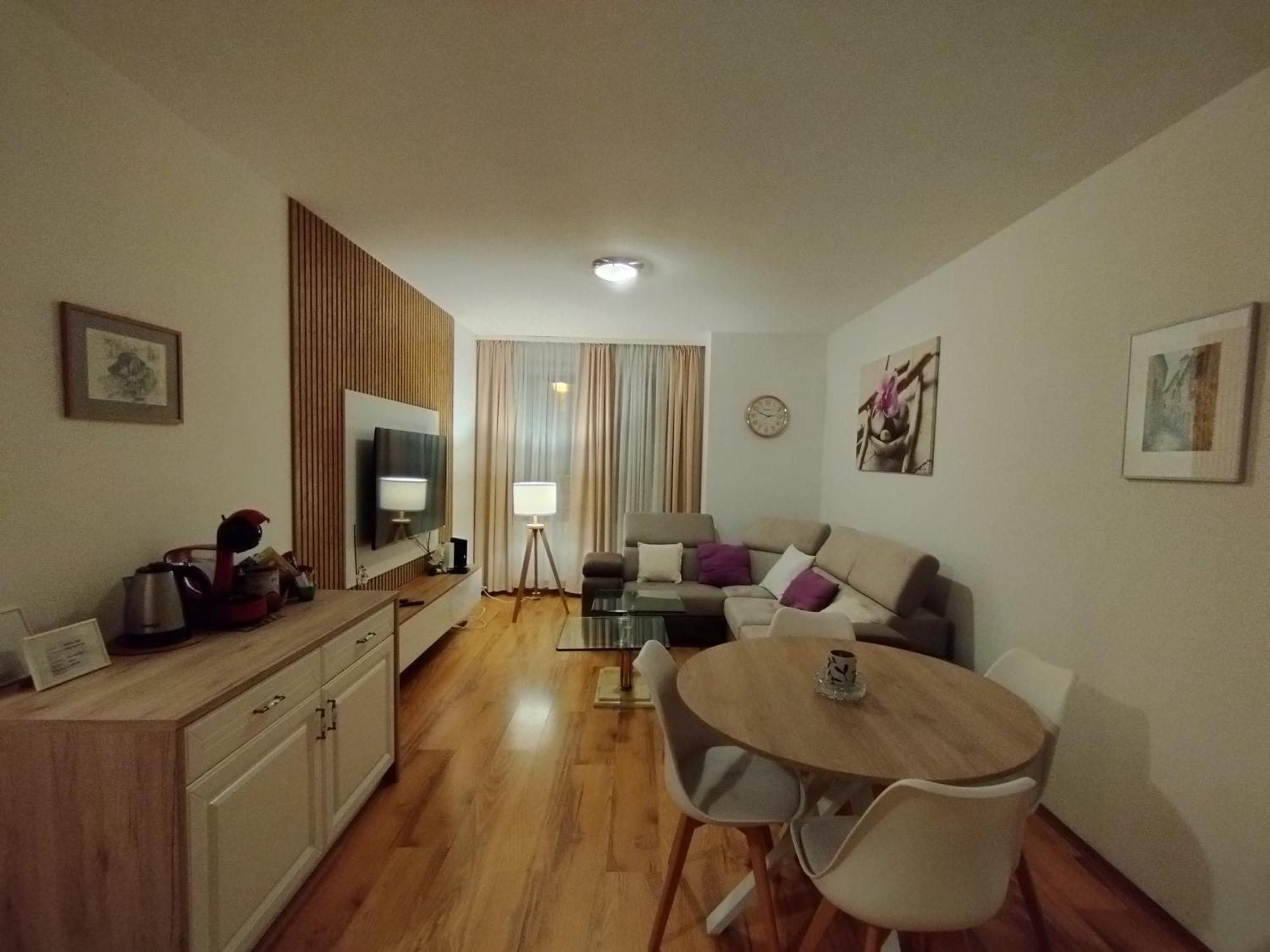 Sweet Apartment *