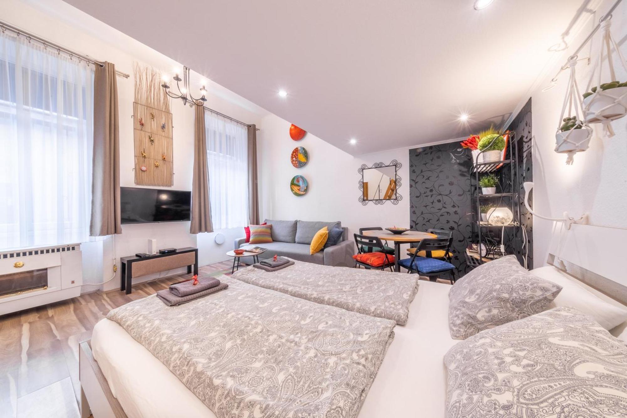 Apartment Simona - Lovely In The Downtown . *