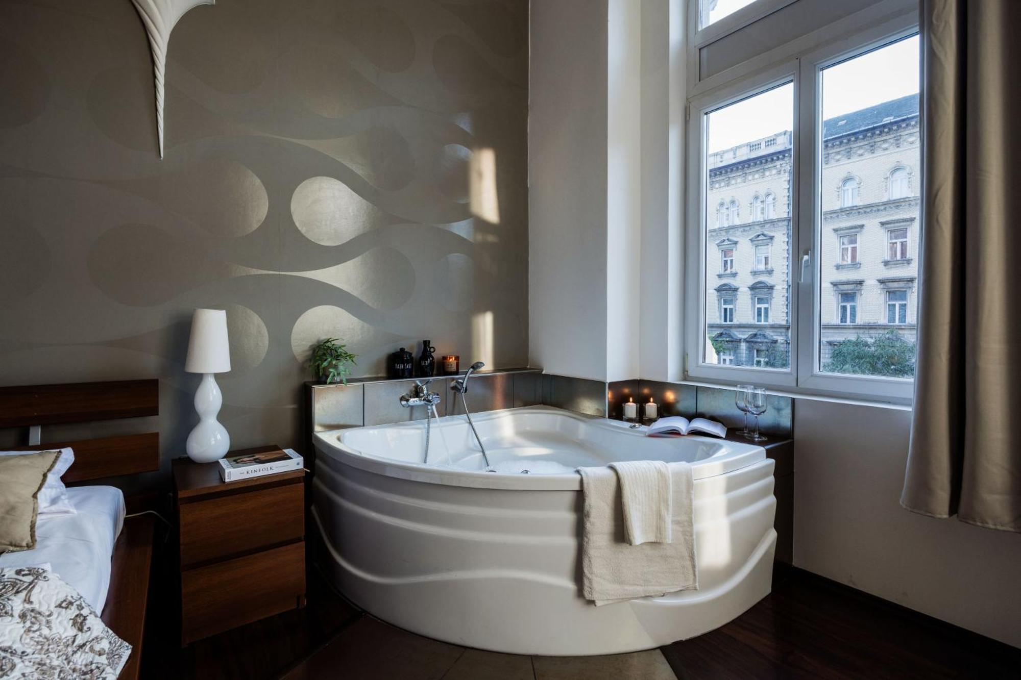 Magnificent Elegance By Erzsebet Krt & New York Cafe