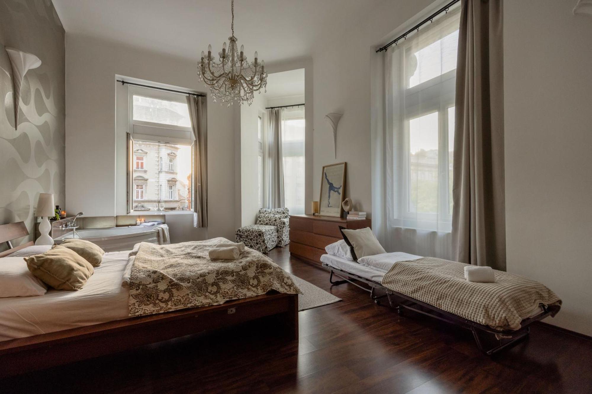 Magnificent Elegance By Erzsebet Krt & New York Cafe Appartamento